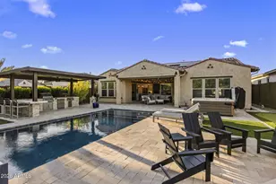 2939 E Crest Ln, Phoenix, AZ 85050 - Photo 9