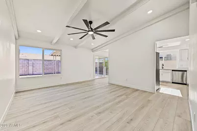 7633 W Wolf Street, Phoenix, AZ 85033 - Photo 9
