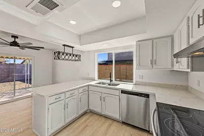7633 W Wolf Street, Phoenix, AZ 85033 - Photo 13