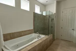 8607 E Tuckey Ln, Scottsdale, AZ 85250 - Photo 17