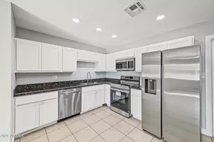 1011 N 61st Dr, Phoenix, AZ 85043 - Photo 9