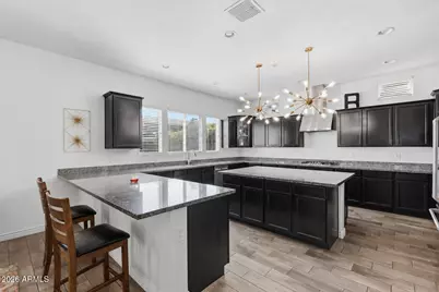 18387 W Paradise Lane, Surprise, AZ 85388 - Photo 7