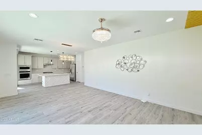 1419 E Town and Country Lane, Phoenix, AZ 85014 - Photo 5