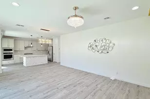 1419 E Town and Country Ln, Phoenix, AZ 85014 - Photo 5