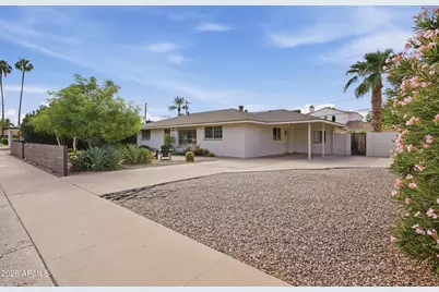 3935 E Whitton Avenue, Phoenix, AZ 85018 - Photo 3