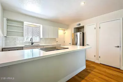 3737 E Turney Avenue #208, Phoenix, AZ 85018 - Photo 3