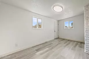 7751 W MacKenzie Dr, Phoenix, AZ 85033 - Photo 17