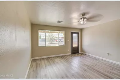 3245 N 43rd Avenue, Phoenix, AZ 85031 - Photo 7
