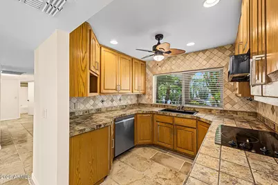 15037 N 8th Way, Phoenix, AZ 85022 - Photo 9