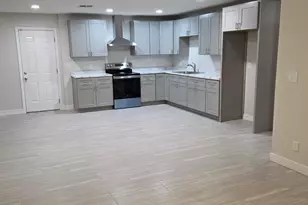 5721 W Cheery Lynn Rd, Phoenix, AZ 85031 - Photo 5