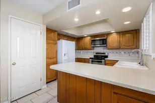 12222 N Paradise Vlg Pkwy S, Phoenix, AZ 85032 - Photo 9