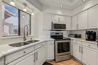 9151 W Greenway Road #226, Peoria, AZ 85381 - Photo 3