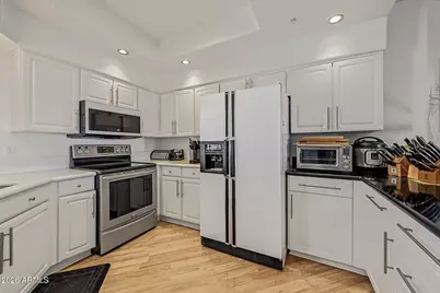 9151 W Greenway Road #226, Peoria, AZ 85381 - Photo 5