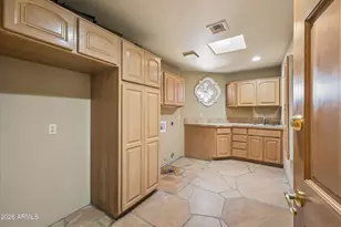 1121 E Country Gables Dr, Phoenix, AZ 85022 - Photo 43