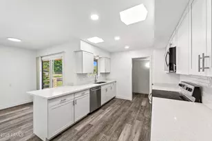 10927 W Peoria Ave, Sun City, AZ 85351 - Photo 17