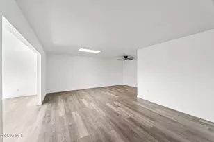 10927 W Peoria Ave, Sun City, AZ 85351 - Photo 13