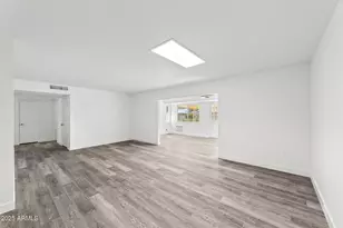 10927 W Peoria Ave, Sun City, AZ 85351 - Photo 15