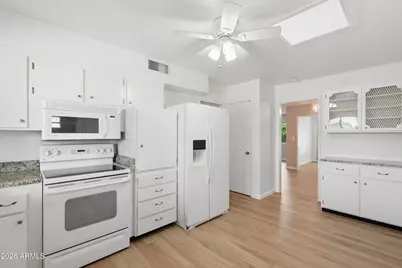 10321 W Pleasant Valley Road, Sun City, AZ 85351 - Photo 9