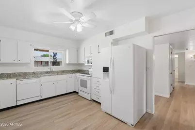 10321 W Pleasant Valley Road, Sun City, AZ 85351 - Photo 7