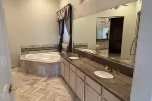 4419 E Robin Ln, Phoenix, AZ 85050 - Photo 9