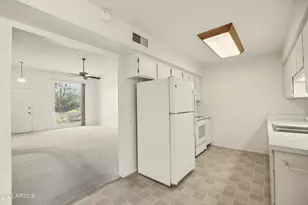 13414 N Hawthorn Dr, Sun City, AZ 85351 - Photo 9