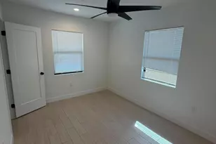 330 E Whitton Ave, Phoenix, AZ 85012 - Photo 11
