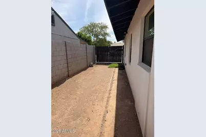 330 E Whitton Avenue, Phoenix, AZ 85012 - Photo 17
