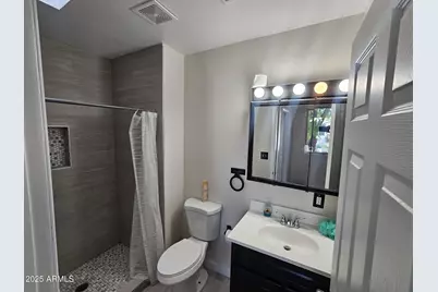 819 E Apollo Road, Phoenix, AZ 85042 - Photo 9