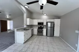 11231 W Golden Ln, Peoria, AZ 85345 - Photo 9