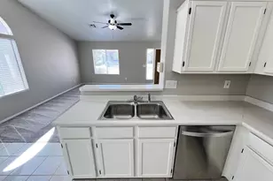 11231 W Golden Ln, Peoria, AZ 85345 - Photo 15