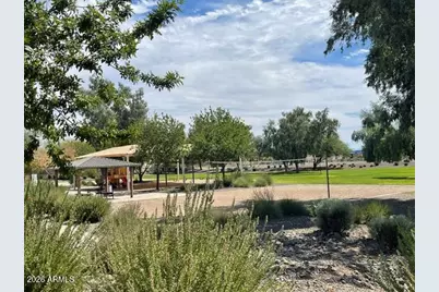 17216 W Desert Lane W, Surprise, AZ 85388 - Photo 29