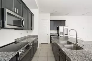 221 E Balsam Dr, Chandler, AZ 85286 - Photo 9