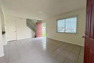 5039 N 39th Ln, Phoenix, AZ 85019 - Photo 3