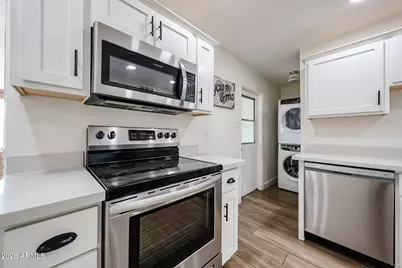 3813 W Meadowbrook Avenue, Phoenix, AZ 85019 - Photo 11