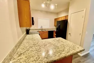 4056 E Abraham Ln, Phoenix, AZ 85050 - Photo 5