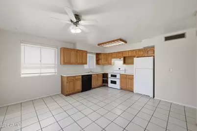 9329 N 44th Avenue, Glendale, AZ 85302 - Photo 11