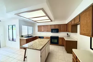 9404 W Morrow Dr, Peoria, AZ 85382 - Photo 7