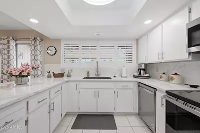 10414 E Silvertree Drive, Sun Lakes, AZ 85248 - Photo 13