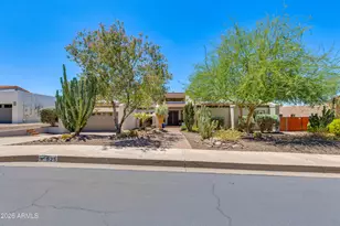925 E Waltann Ln, Phoenix, AZ 85022 - Photo 1