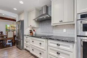 925 E Waltann Ln, Phoenix, AZ 85022 - Photo 13