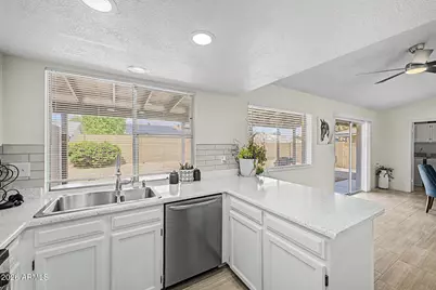 10402 W Harmont Drive, Peoria, AZ 85345 - Photo 15