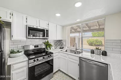 10402 W Harmont Drive, Peoria, AZ 85345 - Photo 17