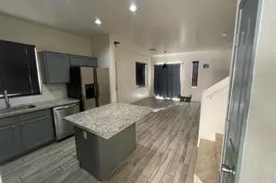 1332 E Dunbar Dr, Phoenix, AZ 85042 - Photo 5