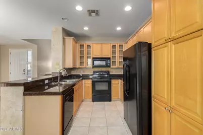 13746 W Cypress Street, Goodyear, AZ 85395 - Photo 7