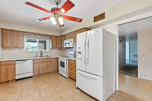 10027 W Deanne Dr, Sun City, AZ 85351 - Photo 3