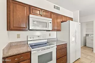 10915 W Santa Fe Dr, Sun City, AZ 85351 - Photo 7