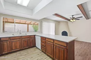 852 E Acapulco Ln, Phoenix, AZ 85022 - Photo 15