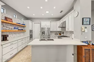 8163 N 13th Wy, Phoenix, AZ 85020 - Photo 11