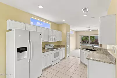 18373 N Shimmer Lane, Surprise, AZ 85374 - Photo 5
