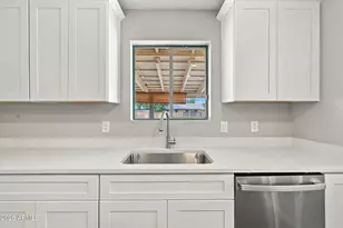 218 W Beautiful Ln, Phoenix, AZ 85041 - Photo 5